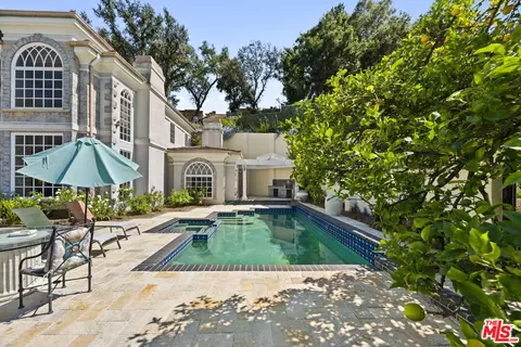 14330 Mulholland Dr, Los Angeles, CA 90077