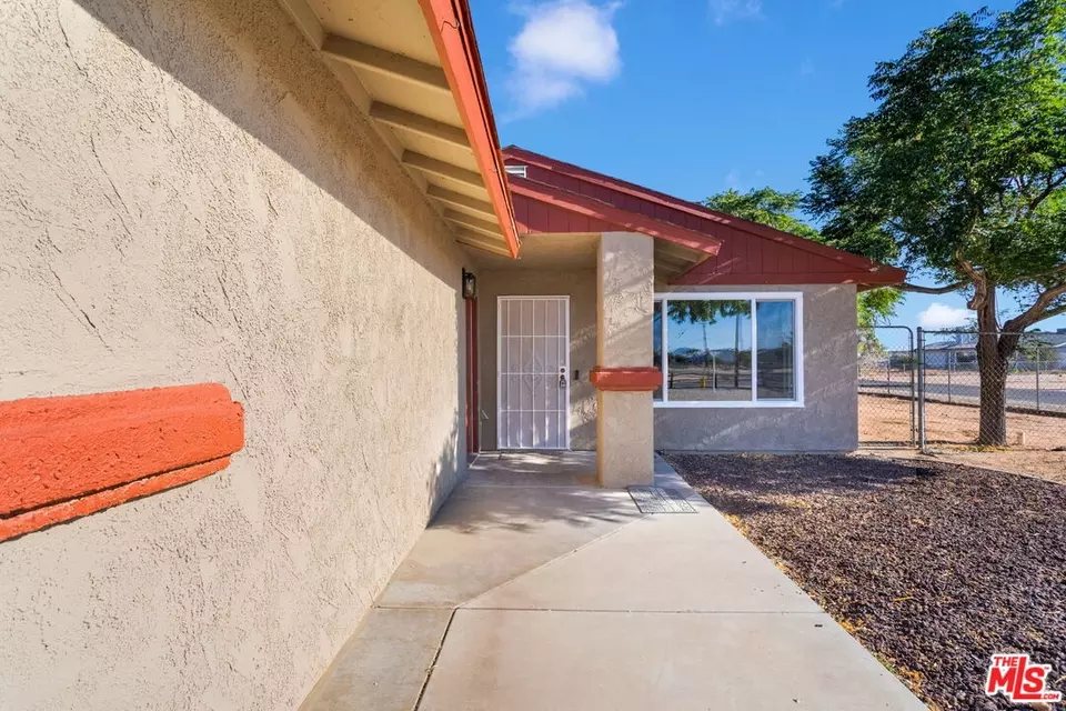  22113 Sioux Rd, Apple Valley, CA 92308 photo 3