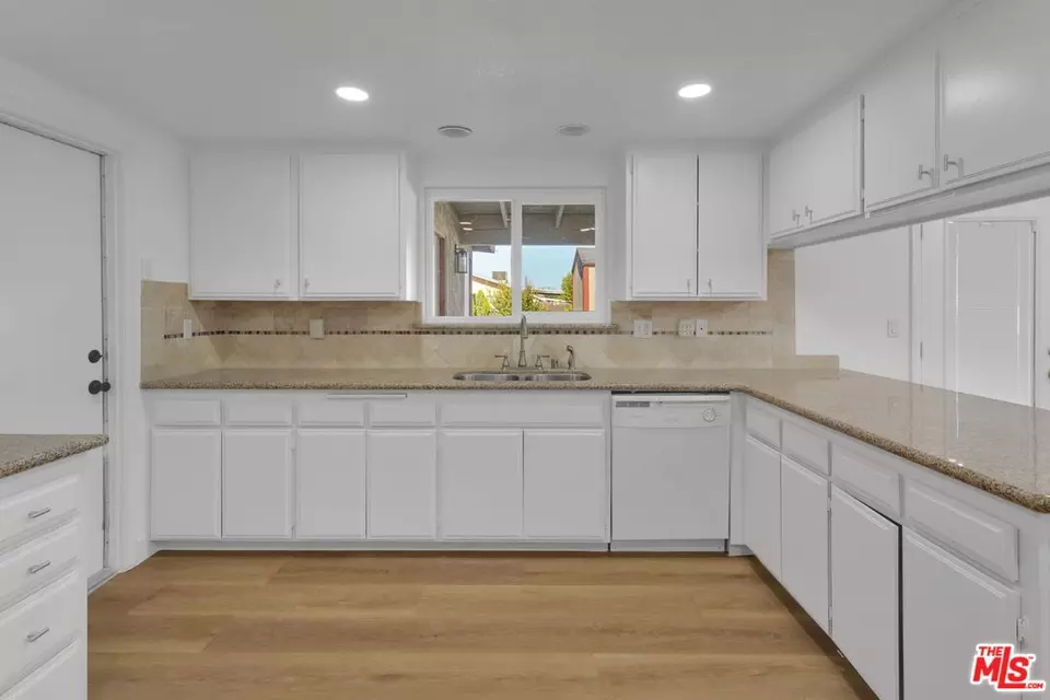  22113 Sioux Rd, Apple Valley, CA 92308 photo 12