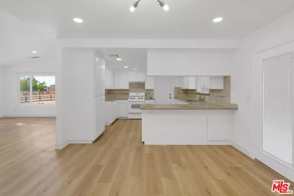  22113 Sioux Rd, Apple Valley, CA 92308 photo 9