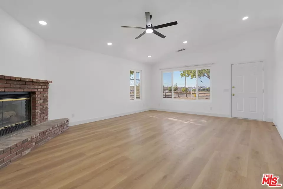  22113 Sioux Rd, Apple Valley, CA 92308 photo 4