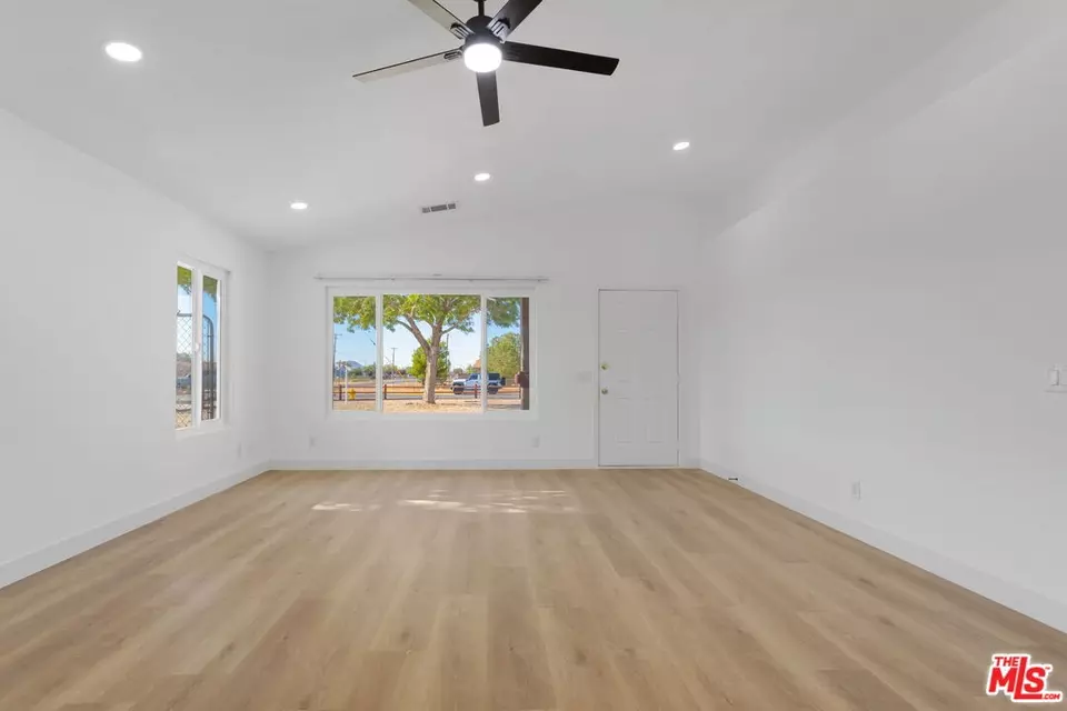  22113 Sioux Rd, Apple Valley, CA 92308 photo 5