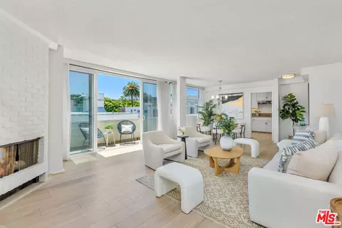 930 3rd St #307, Santa Monica, CA 90403