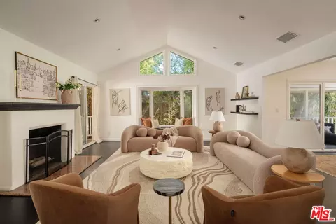 9146 St Ives Dr, Los Angeles, CA 90069