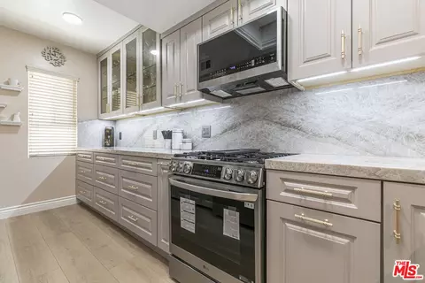 9906 Owensmouth Ave #11, Chatsworth, CA 91311