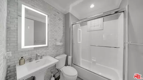 Bath - 4104 Baltic St, Oxnard, CA 93035 photo 1 of 2