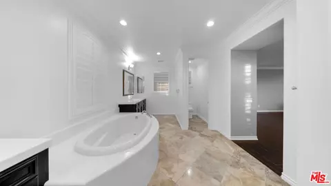Entry Way - 4104 Baltic St, Oxnard, CA 93035 photo 8 of 9