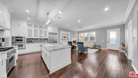 Entry Way - 4104 Baltic St, Oxnard, CA 93035 photo 4 of 9