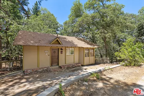2340 Hunsaker Dr, Running Springs, CA 92382 photo 3