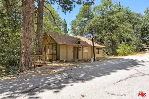 2340 Hunsaker Dr, Running Springs, CA 92382 photo 2