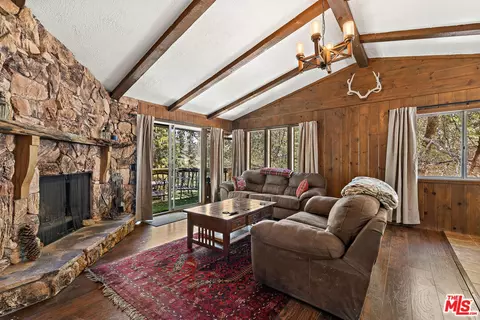 2340 Hunsaker Dr, Running Springs, CA 92382