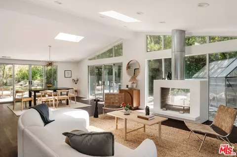 17008 Escalon Dr, Encino, CA 91436