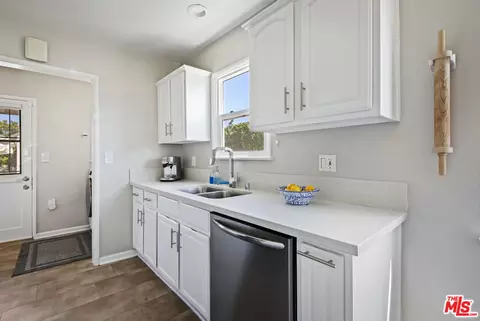 7660 Ostrom Ave, Van Nuys, CA 91406 photo 16