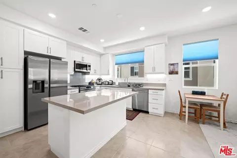 1408 Wingfoot, Carson, CA 90746 photo 2