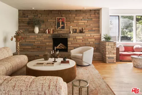 926 W Kensington Rd, Los Angeles, CA 90026