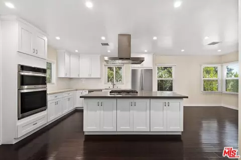 4401 W 58th Pl, Los Angeles, CA 90043