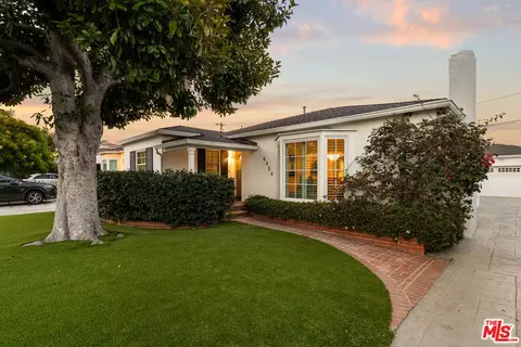 8454 Truxton Ave, Los Angeles, CA 90045