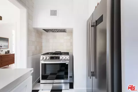 Kitchen - 515 Rose Ave, Venice, CA 90291 photo 3 of 3