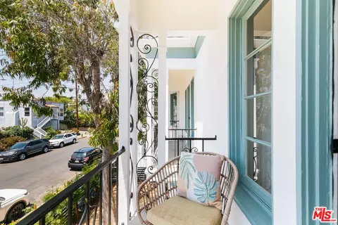 Exterior - 515 Rose Ave, Venice, CA 90291 photo 2 of 4