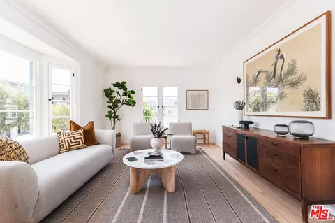 Living - 515 Rose Ave, Venice, CA 90291 photo 2 of 3