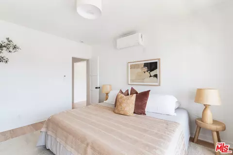 Bedroom - 515 Rose Ave, Venice, CA 90291 photo 2 of 3