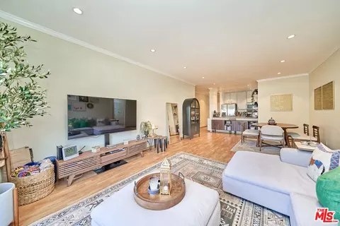 424 S Westmoreland Ave #204, Los Angeles, CA 90020