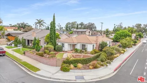 949 10th St, Huntington Beach, CA 92648