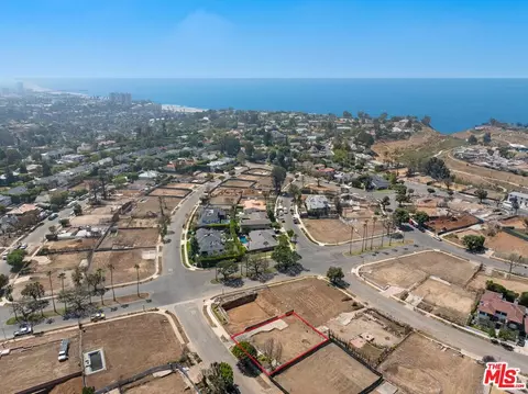 711 Chapala Dr, Pacific Palisades, CA 90272