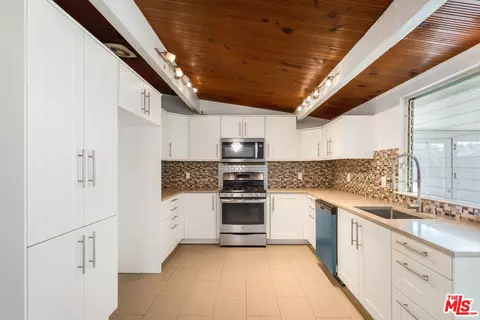926 Barbra Ln, Redlands, CA 92374 photo 5