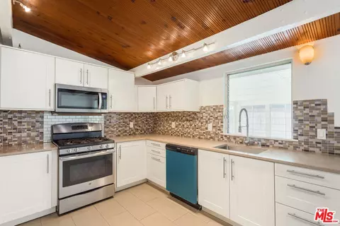 926 Barbra Ln, Redlands, CA 92374 photo 3