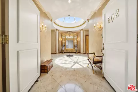 425 N Maple Dr #PH 602, Beverly Hills, CA 90210