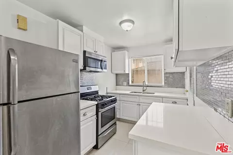 4108 Santa Rosalia Dr #A, Los Angeles, CA 90008