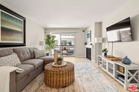 8163 Redlands St #24, Playa Del Rey, CA 90293