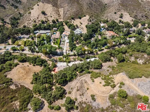 2470 Stokes Canyon Rd, Calabasas, CA 91302