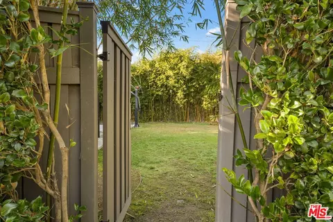 Exterior - 1209 Appleton Way, Venice, CA 90291 photo 9 of 13