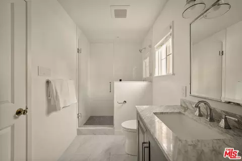 Bath - 1209 Appleton Way, Venice, CA 90291 photo 3 of 6