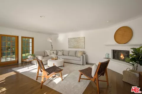 Living - 1209 Appleton Way, Venice, CA 90291 photo 4 of 6