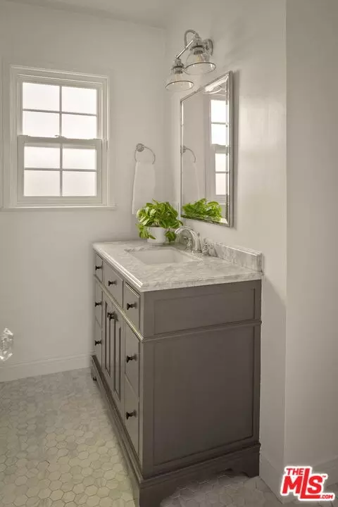 Bath - 1209 Appleton Way, Venice, CA 90291 photo 1 of 6