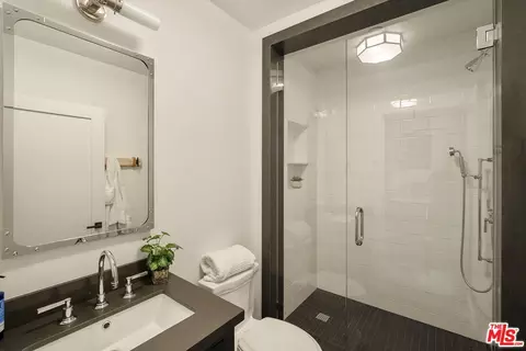 Bath - 1209 Appleton Way, Venice, CA 90291 photo 5 of 6