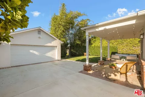 Exterior - 1209 Appleton Way, Venice, CA 90291 photo 4 of 13