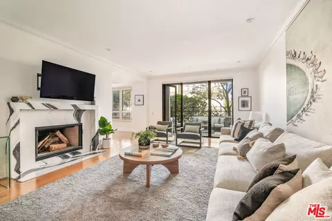 12218 Montana Ave #103, Los Angeles, CA 90049