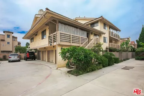 16805 Roosevelt Ln, Huntington Beach, CA 92649