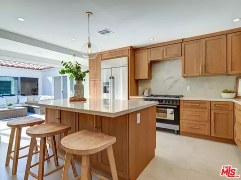 5241 Glenroy Dr, Huntington Beach, CA 92649