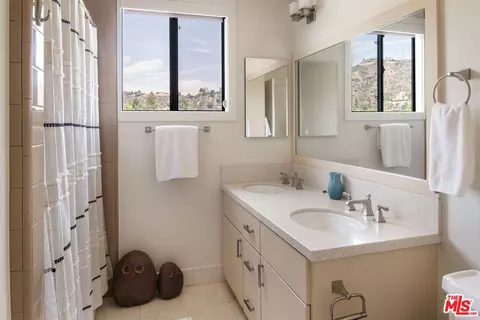 3000 Cornwall Dr, Glendale, CA 91206 photo 24