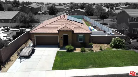 10411 Riata Ln, Bakersfield, CA 93306