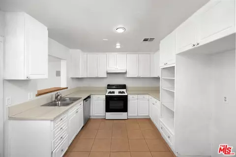 Kitchen - 19039 Stroh Ave, Corona, CA 92881 photo 1 of 4