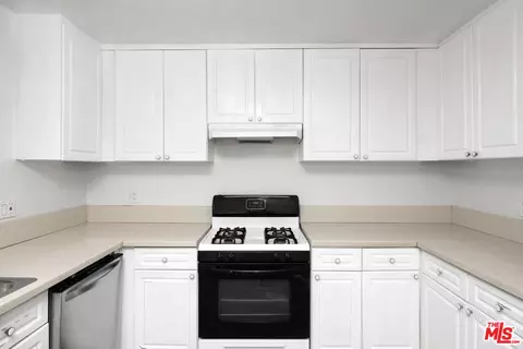 Kitchen - 19039 Stroh Ave, Corona, CA 92881 photo 3 of 4