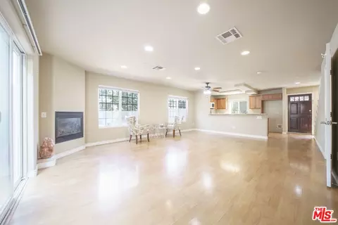 1133 S Hoover St #311, Los Angeles, CA 90006