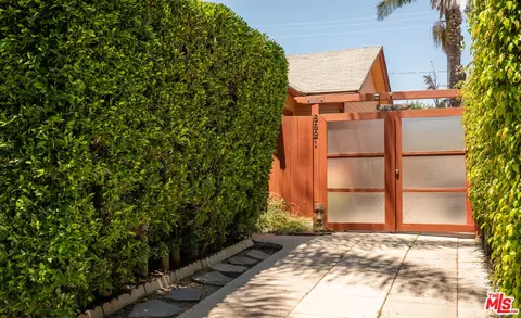 8921 Rosewood Ave, West Hollywood, CA 90048