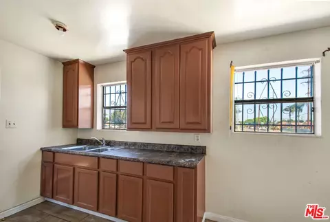 521 S Bullis Rd, Compton, CA 90221 photo 9